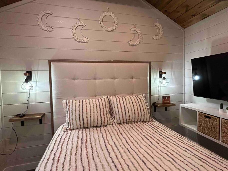 Blissful Nook Tiny Home ~ Cozy Retreat W/ Hot Tub; Near Town And Deep Creek Bryson City Dış mekan fotoğraf
