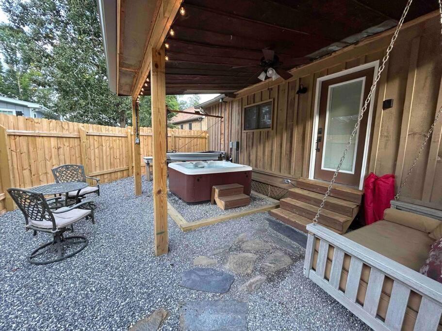 Blissful Nook Tiny Home ~ Cozy Retreat W/ Hot Tub; Near Town And Deep Creek Bryson City Dış mekan fotoğraf