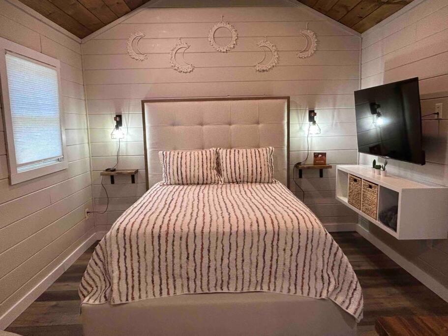 Blissful Nook Tiny Home ~ Cozy Retreat W/ Hot Tub; Near Town And Deep Creek Bryson City Dış mekan fotoğraf