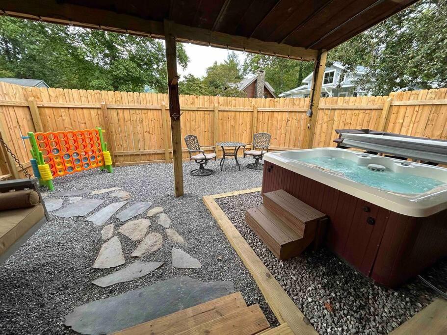 Blissful Nook Tiny Home ~ Cozy Retreat W/ Hot Tub; Near Town And Deep Creek Bryson City Dış mekan fotoğraf